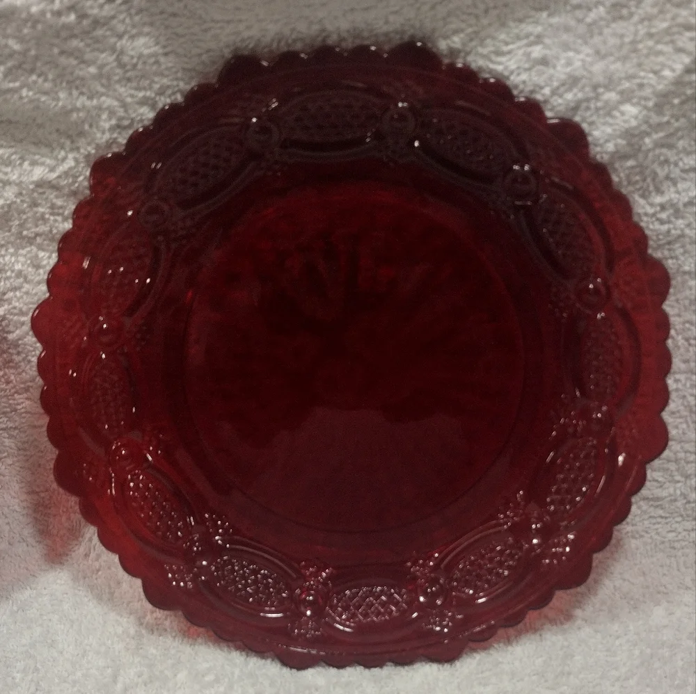 Avon Cape Cod Collection Red Salad/Dessert Plates ( set of two)